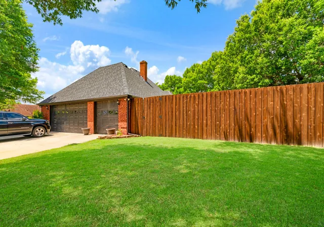 Homes for sale in Paris, TX | 3035 Oak Creek Dr, Paris, TX 75462 | MLS# 21288018