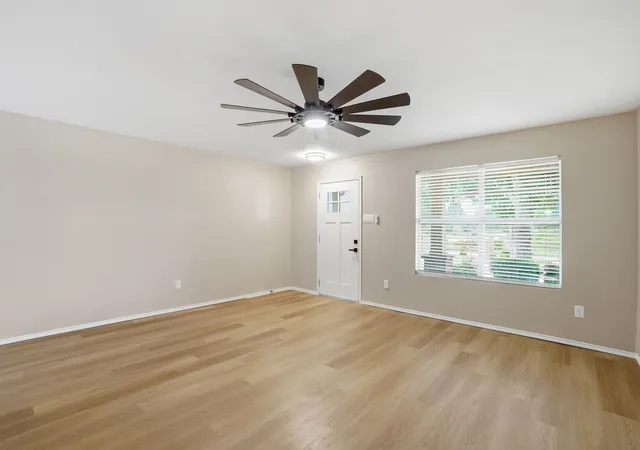 4th image of 2900 Wakecrest Dr, Fort Worth, TX 76108 | MLS# 21289850