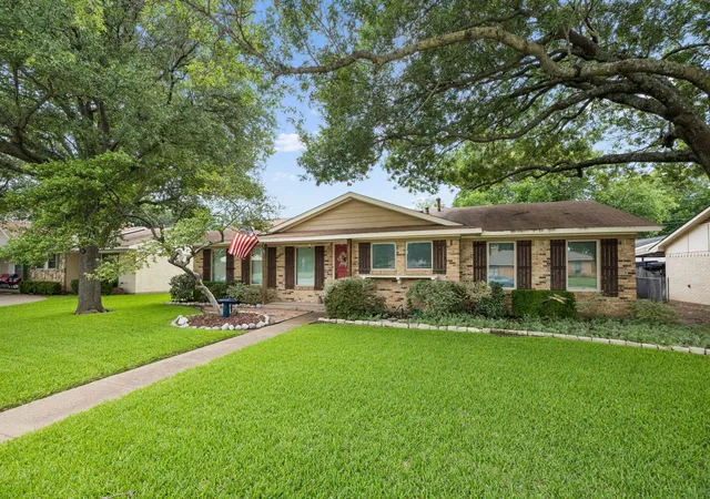 Photo 1 of Sale Pending at 2016 Custer Pkwy, Richardson, TX 75080 | MLS# 21287619 | Listing updated on 2026-07-15
