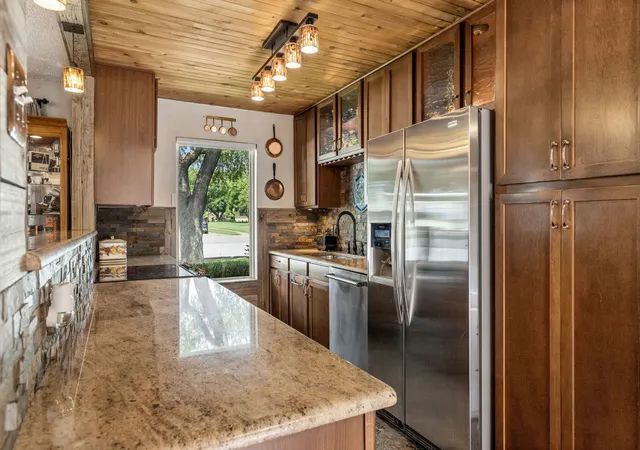 Photo 4 of Sale Pending at 2016 Custer Pkwy, Richardson, TX 75080 | MLS# 21287619 | Listing updated on 2026-07-15