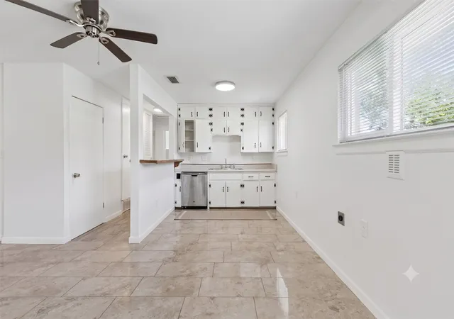 Photo 4 of Single family home for sale at 2013 Alan A Dale Rd, Arlington, TX 76013 | MLS# 21287019 | Listing updated on 2026-08-20
