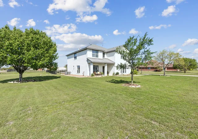 Photo 3 of Single family home for sale at 600 Lake Shadow Dr, Lavon, TX 75166 | MLS# 21282842 | Listing updated on 2026-09-25