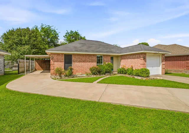 Photo 2 of Sale Pending at 128 Liesa St, Alvarado, TX 76009 | MLS# 21289897 | Listing updated on 2026-08-03