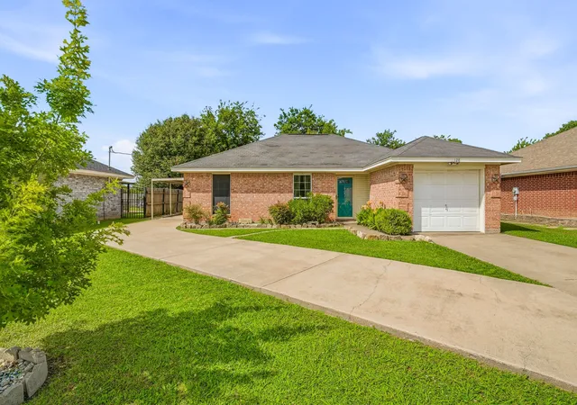 Photo 3 of Sale Pending at 128 Liesa St, Alvarado, TX 76009 | MLS# 21289897 | Listing updated on 2026-08-03