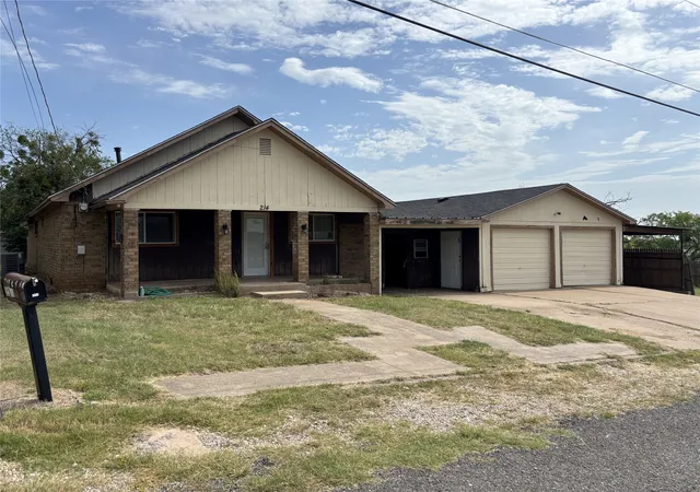 Photo 2 of Single family home for sale at 214 E Fourth, Henrietta, TX 76365 | MLS# 21289916 | Listing updated on 2026-08-21