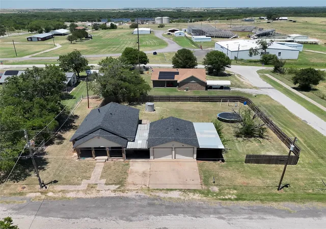 Photo 3 of Single family home for sale at 214 E Fourth, Henrietta, TX 76365 | MLS# 21289916 | Listing updated on 2026-08-21