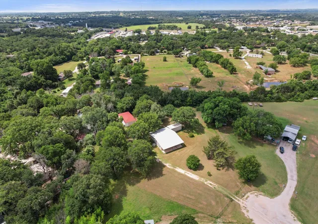 Photo 2 of Single family home for sale at 126 Smallwood Ct, Springtown, TX 76082 | MLS# 21285943 | Listing updated on 2026-07-26