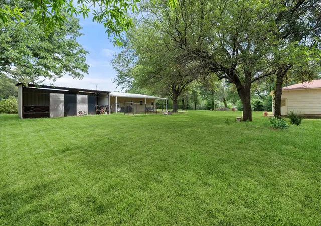 Photo 3 of Single family home for sale at 126 Smallwood Ct, Springtown, TX 76082 | MLS# 21285943 | Listing updated on 2026-07-26