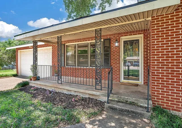 Homes for sale in Woodway, TX | 421 Bellaire Dr, Woodway, TX 76712 | MLS# 21288108