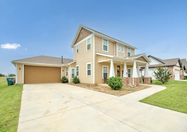 Photo 3 of Single family home for sale at 1371 Orange Blossom Ct, Gainesville, TX 76240 | MLS# 21286925 | Listing updated on 2026-10-03
