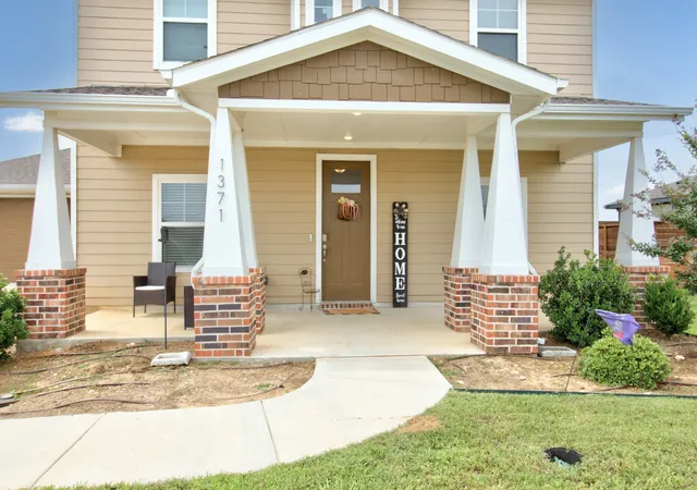Photo 1 of Single family home for sale at 1371 Orange Blossom Ct, Gainesville, TX 76240 | MLS# 21286925 | Listing updated on 2026-10-03