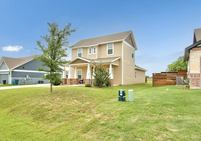 Photo 4 of Single family home for sale at 1371 Orange Blossom Ct, Gainesville, TX 76240 | MLS# 21286925 | Listing updated on 2026-10-03