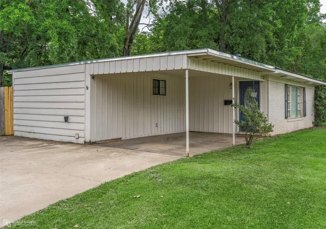 Homes for sale in Bossier City, LA | 1328 Mark Ave, Bossier City, LA 71112 | MLS# 21290019