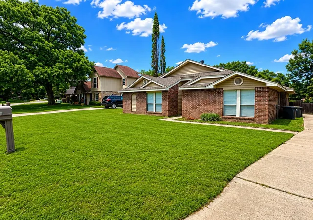 2nd image of 5505 Oak Brook Rd, Arlington, TX 76016 | MLS# 21289986