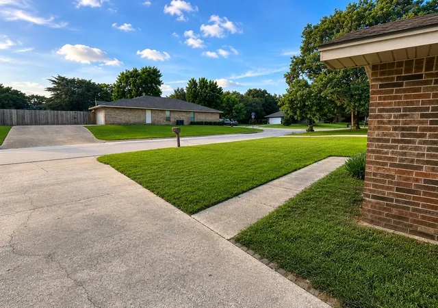 4th image of 5505 Oak Brook Rd, Arlington, TX 76016 | MLS# 21289986