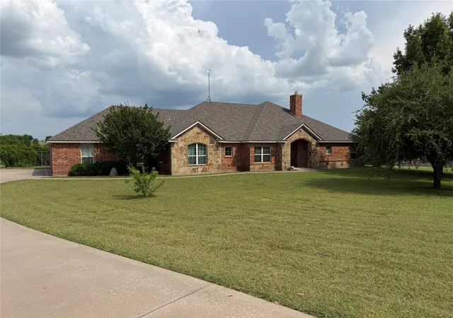 Photo 2 of Single family home for sale at 130 Aledo Grove Ct, Fort Worth, TX 76126 | MLS# 21288028 | Listing updated on 2026-08-24