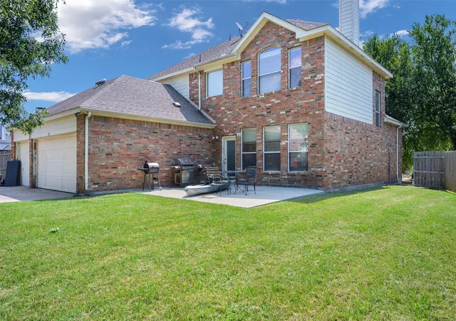 Photo 3 of Sale Pending at 211 Mineral Springs Dr, Allen, TX 75002 | MLS# 21289000 | Listing updated on 2026-08-28