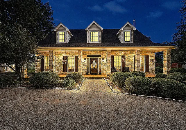 Photo 1 of Single family home for sale at 1170 Brazos Loop, Waco, TX 76705 | MLS# 21289517 | Listing updated on 2026-08-22