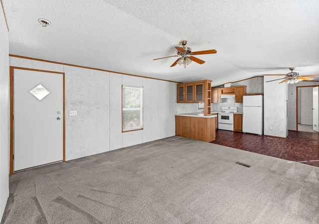 Photo 4 of Manufactured home for sale at 1321 Phoenix Ct, Granbury, TX 76048 | MLS# 21289988 | Listing updated on 2026-10-02