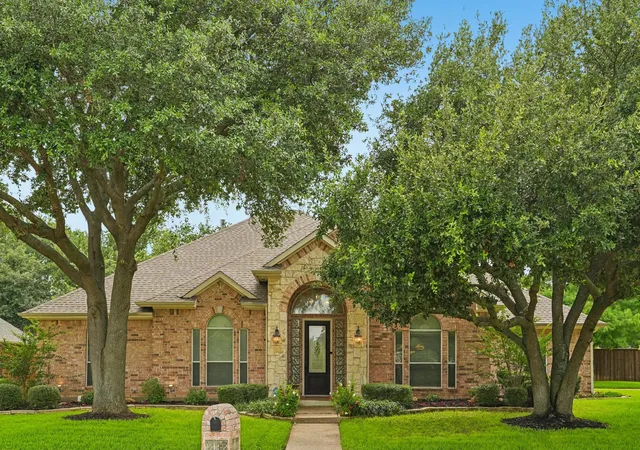Homes for sale in Flower Mound, TX | 6109 Crestside Dr, Flower Mound, TX 75028 | MLS# 21289543