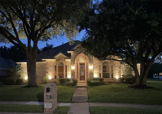 Homes for sale in Flower Mound, TX | 6109 Crestside Dr, Flower Mound, TX 75028 | MLS# 21289543