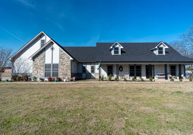 Photo 2 of Single family home for sale at 733 Ridgeview Dr, Sherman, TX 75090 | MLS# 21288463 | Listing updated on 2026-10-05