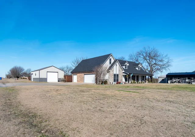 Photo 3 of Single family home for sale at 733 Ridgeview Dr, Sherman, TX 75090 | MLS# 21288463 | Listing updated on 2026-10-05
