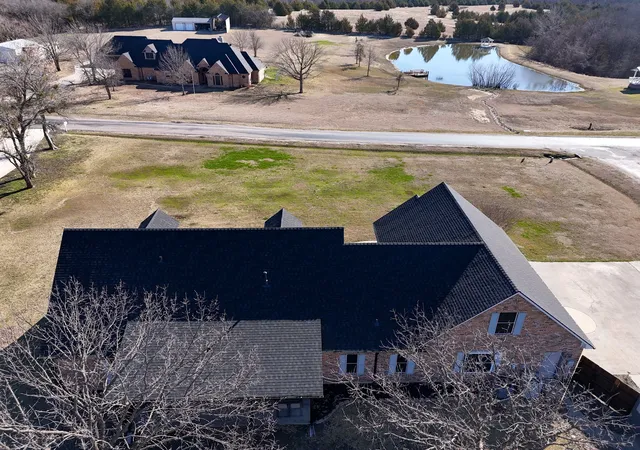 Photo 4 of Single family home for sale at 733 Ridgeview Dr, Sherman, TX 75090 | MLS# 21288463 | Listing updated on 2026-10-05