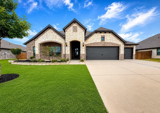 Homes for sale in Midlothian, TX | 630 Roscoe Dr, Midlothian, TX 76065 | MLS# 21279384