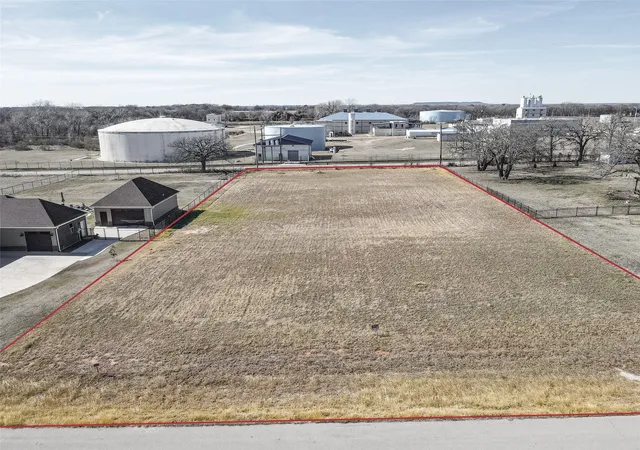 Homes for sale in Granbury, TX | 209 Maverick Ct, Granbury, TX 76049 | MLS# 21289878