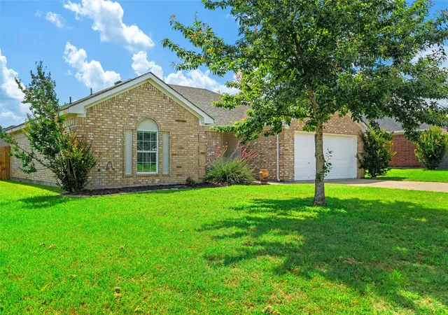 Homes for sale in Weatherford, TX | 226 Whitestone Wy, Weatherford, TX 76085 | MLS# 21289915