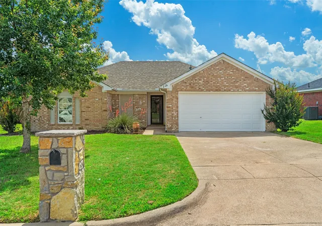 Homes for sale in Weatherford, TX | 226 Whitestone Wy, Weatherford, TX 76085 | MLS# 21289915