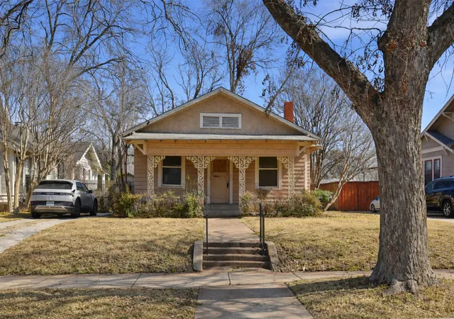 Homes for sale in Dallas, TX | 318 S Montclair Ave, Dallas, TX 75208 | MLS# 21290046