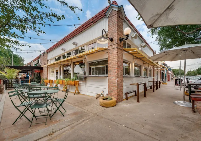 Homes for sale in Dallas, TX | 318 S Montclair Ave, Dallas, TX 75208 | MLS# 21290046