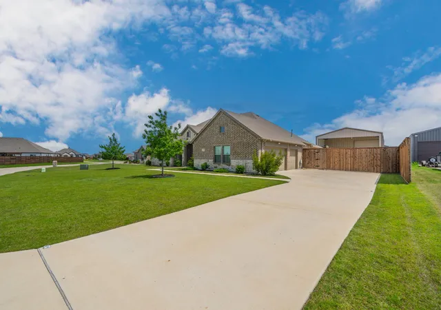 Photo 1 of Single family home for sale at 1745 Meadowbrook Ln, Nevada, TX 75173 | MLS# 21287924 | Listing updated on 2026-10-01