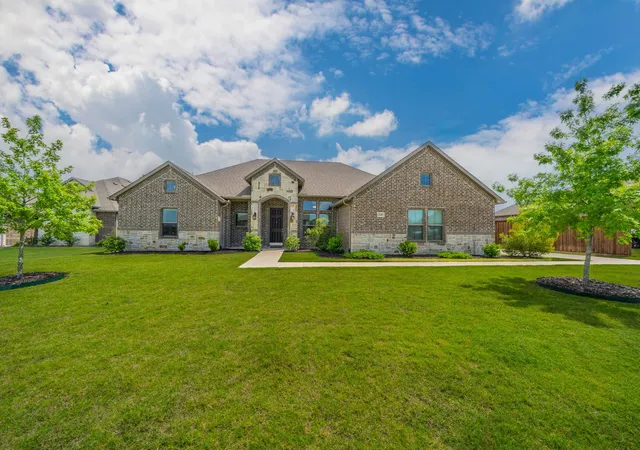 Photo 2 of Single family home for sale at 1745 Meadowbrook Ln, Nevada, TX 75173 | MLS# 21287924 | Listing updated on 2026-10-01