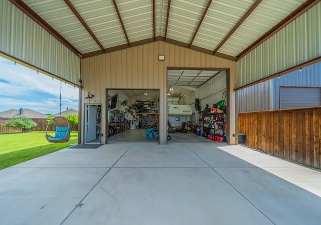 Photo 4 of Single family home for sale at 1745 Meadowbrook Ln, Nevada, TX 75173 | MLS# 21287924 | Listing updated on 2026-10-01
