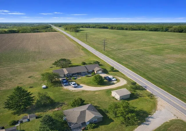 2nd image of 508 Summit St, Farmersville, TX 75442 | MLS# 21282870
