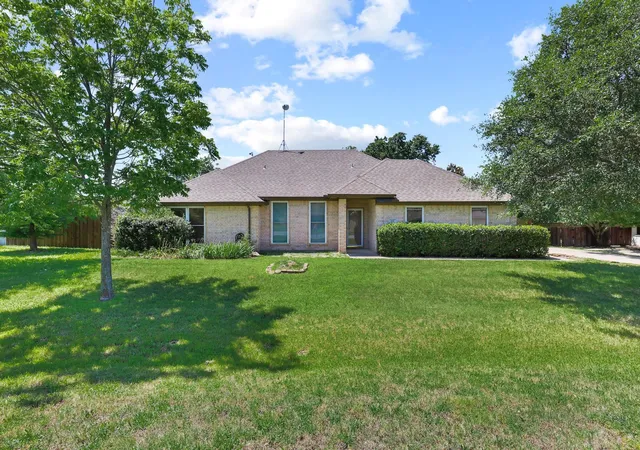 Homes for sale in Gunter, TX | 315 Preston Gln, Gunter, TX 75058 | MLS# 21284848