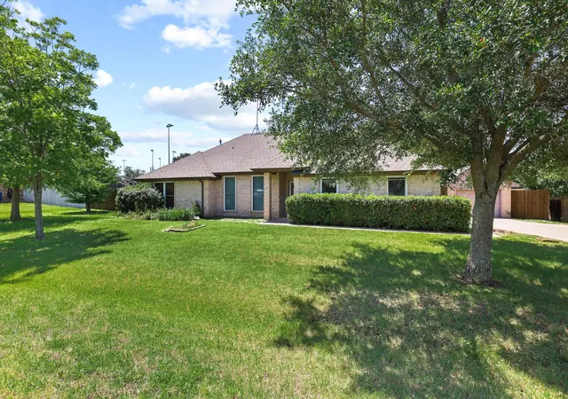 Homes for sale in Gunter, TX | 315 Preston Gln, Gunter, TX 75058 | MLS# 21284848
