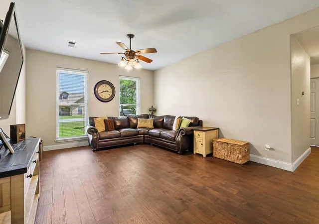 Photo 4 of Single family home for sale at 315 Preston Gln, Gunter, TX 75058 | MLS# 21284848 | Listing updated on 2026-10-07