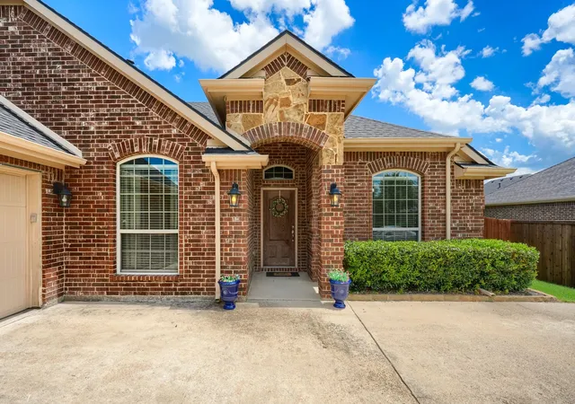 Homes for sale in Forney, TX | 1115 Oak Ridge Rd, Forney, TX 75126 | MLS# 21290136