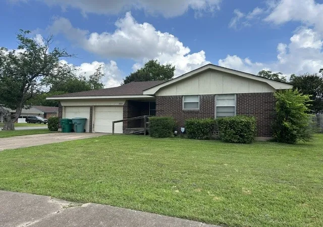Photo 1 of Single family home for sale at 1821 W Belden St, Sherman, TX 75092 | MLS# 21290385 | Listing updated on 2026-08-26