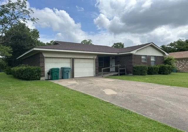 Photo 2 of Single family home for sale at 1821 W Belden St, Sherman, TX 75092 | MLS# 21290385 | Listing updated on 2026-08-26