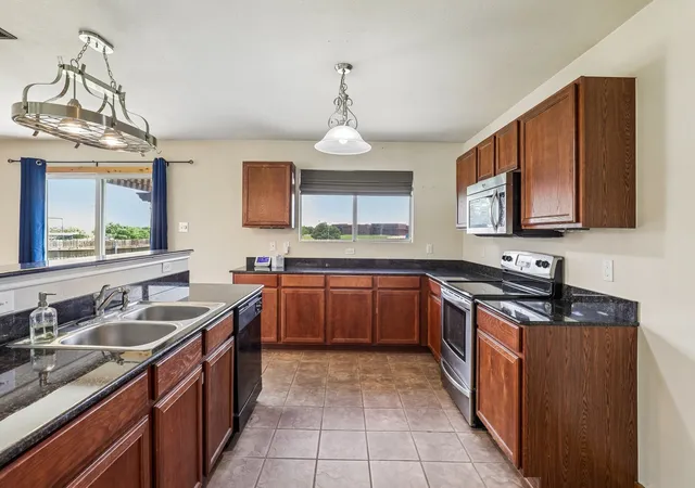 Photo 3 of Single family home for sale at 8111 Macgregor Dr, Arlington, TX 76002 | MLS# 21289568 | Listing updated on 2026-07-27