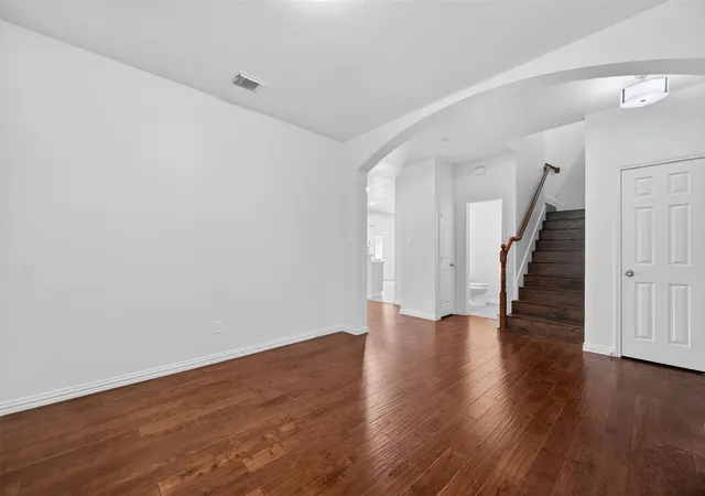3rd image of 1060 Westbrook Ct, Grand Prairie, TX 75052 | MLS# 21284055