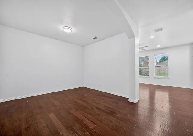 5th image of 1060 Westbrook Ct, Grand Prairie, TX 75052 | MLS# 21284055