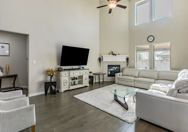 Photo 3 of Single family home for sale at 2521 Maidenhair Rd, Frisco, TX 75033 | MLS# 21290439 | Listing updated on 2026-08-27