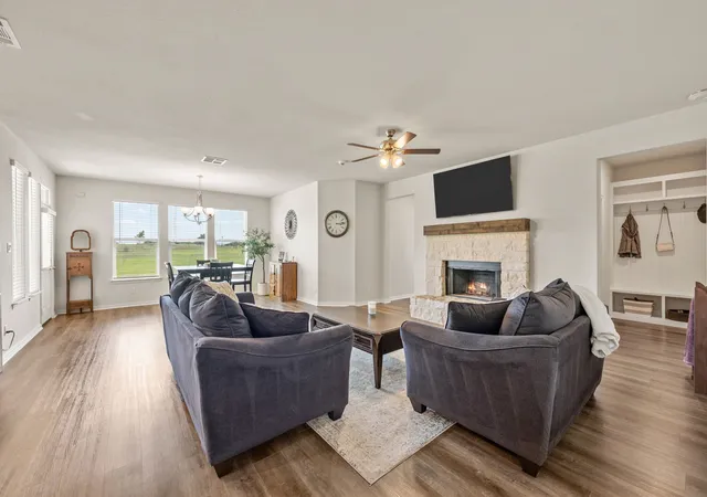 Photo 4 of Single family home for sale at 120 Croft Ct, Decatur, TX 76234 | MLS# 21290423 | Listing updated on 2026-08-26