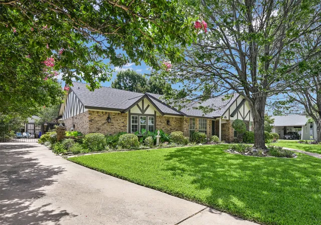 Homes for sale in Colleyville, TX | 3705 Briarhaven Ln, Colleyville, TX 76034 | MLS# 21279946